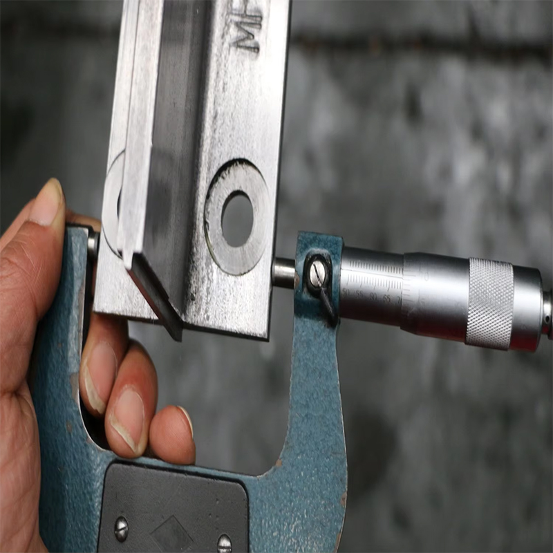 VTSP104 এলিভেটর যন্ত্রাংশ ও আনুষাঙ্গিক T140-1 এলিভেটর গাইড রেল হাই-রাইজ লিফটের জন্য টেকসই লিফট গাইড রেল